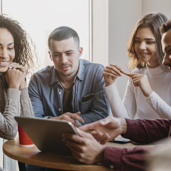 teamwork-meeting-with-business-people